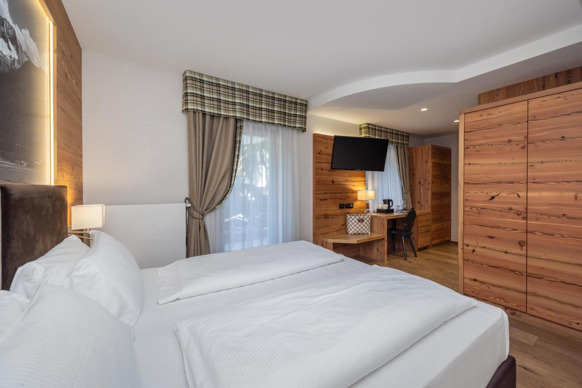 Hotel Ravelli Luxury Spa Медзана Екстериор снимка