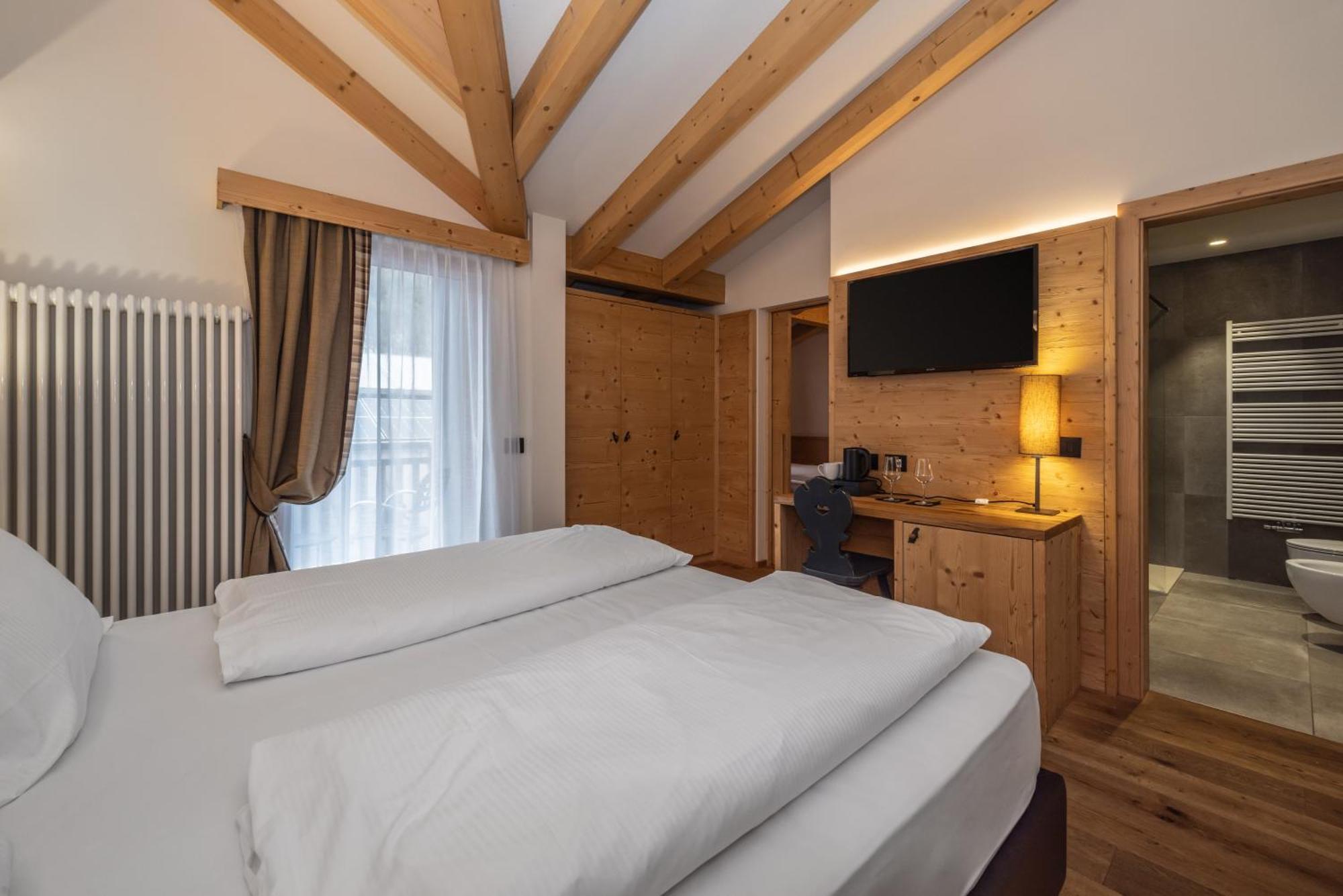 Hotel Ravelli Luxury Spa Медзана Екстериор снимка