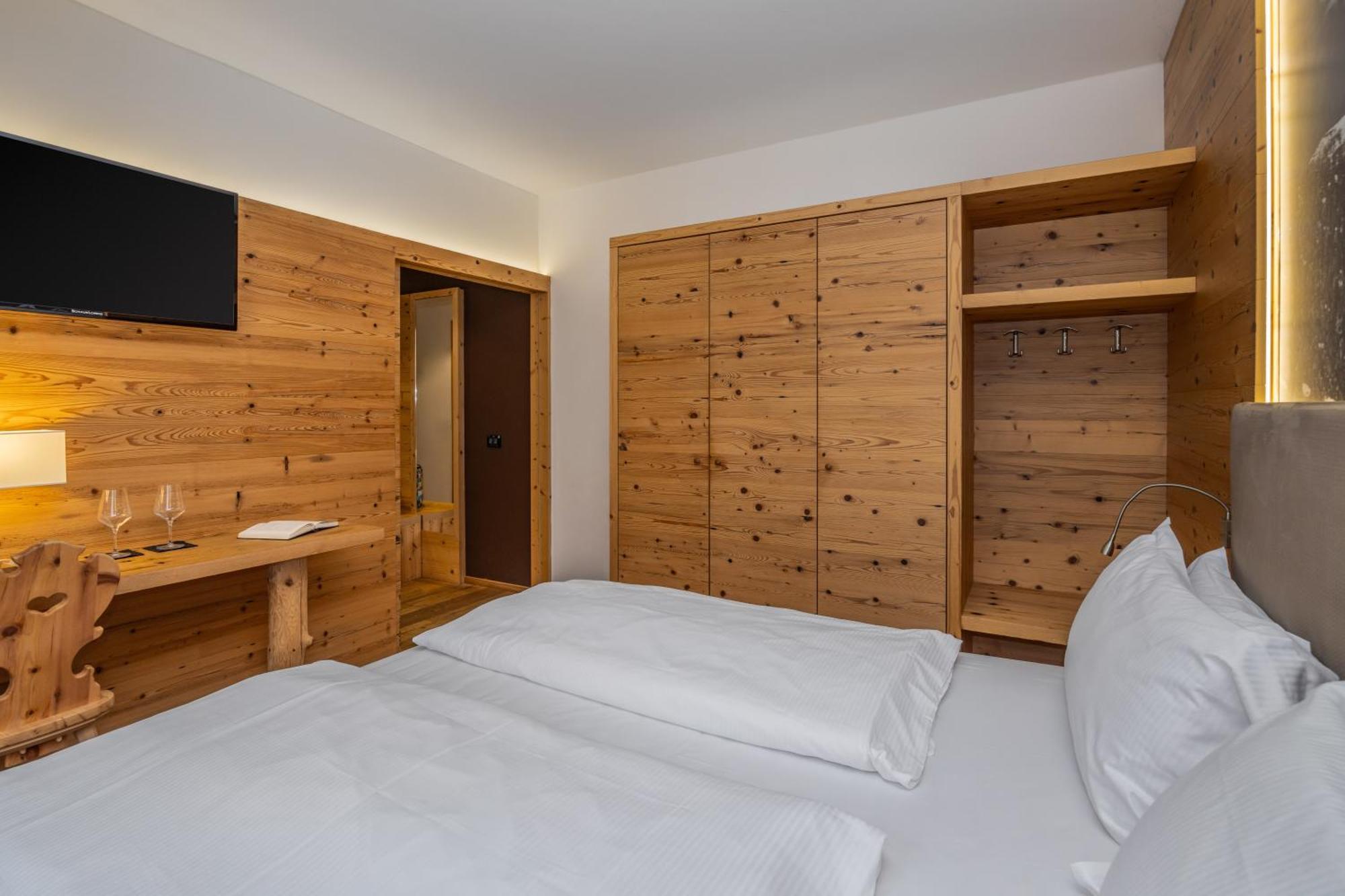 Hotel Ravelli Luxury Spa Медзана Екстериор снимка
