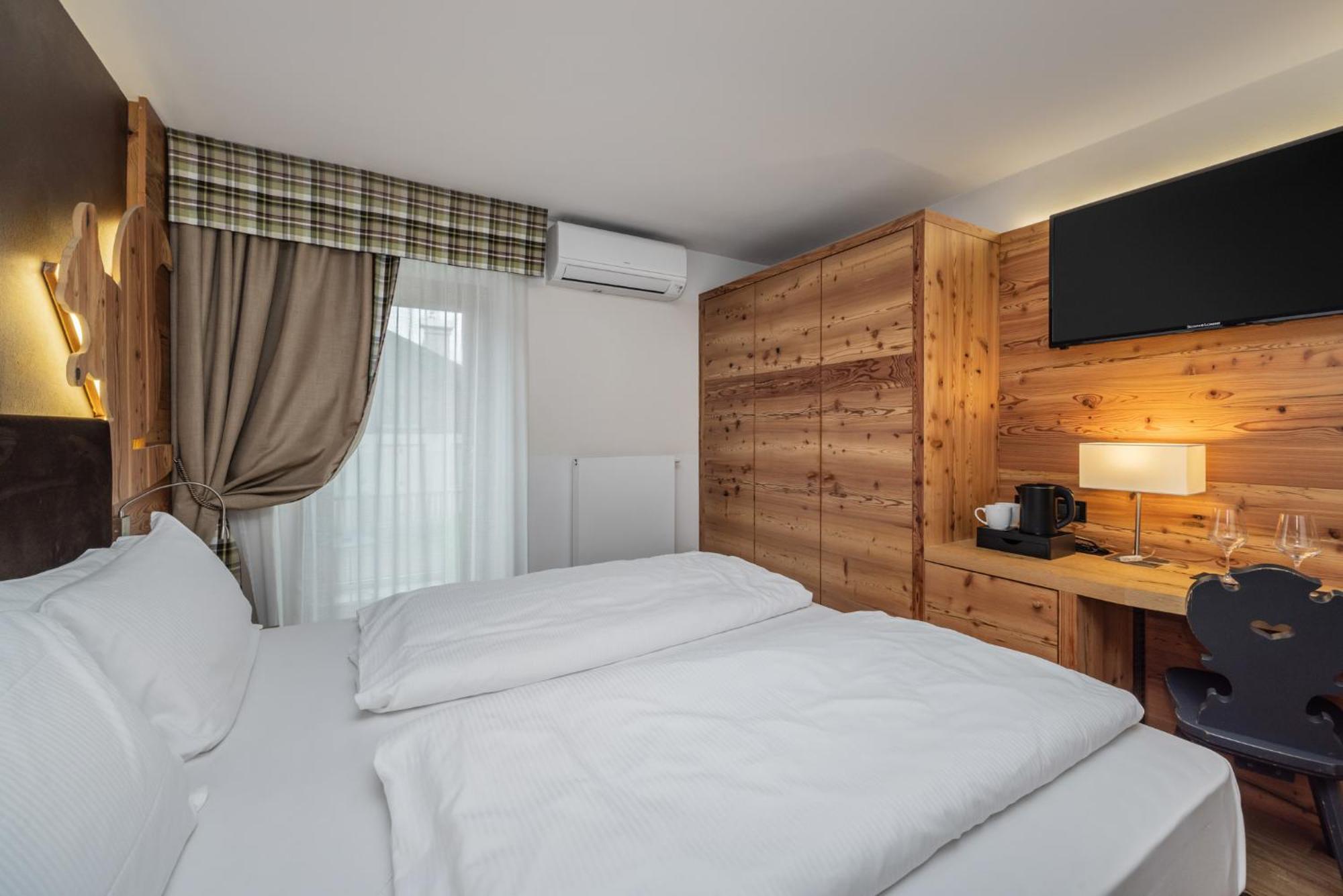 Hotel Ravelli Luxury Spa Медзана Екстериор снимка