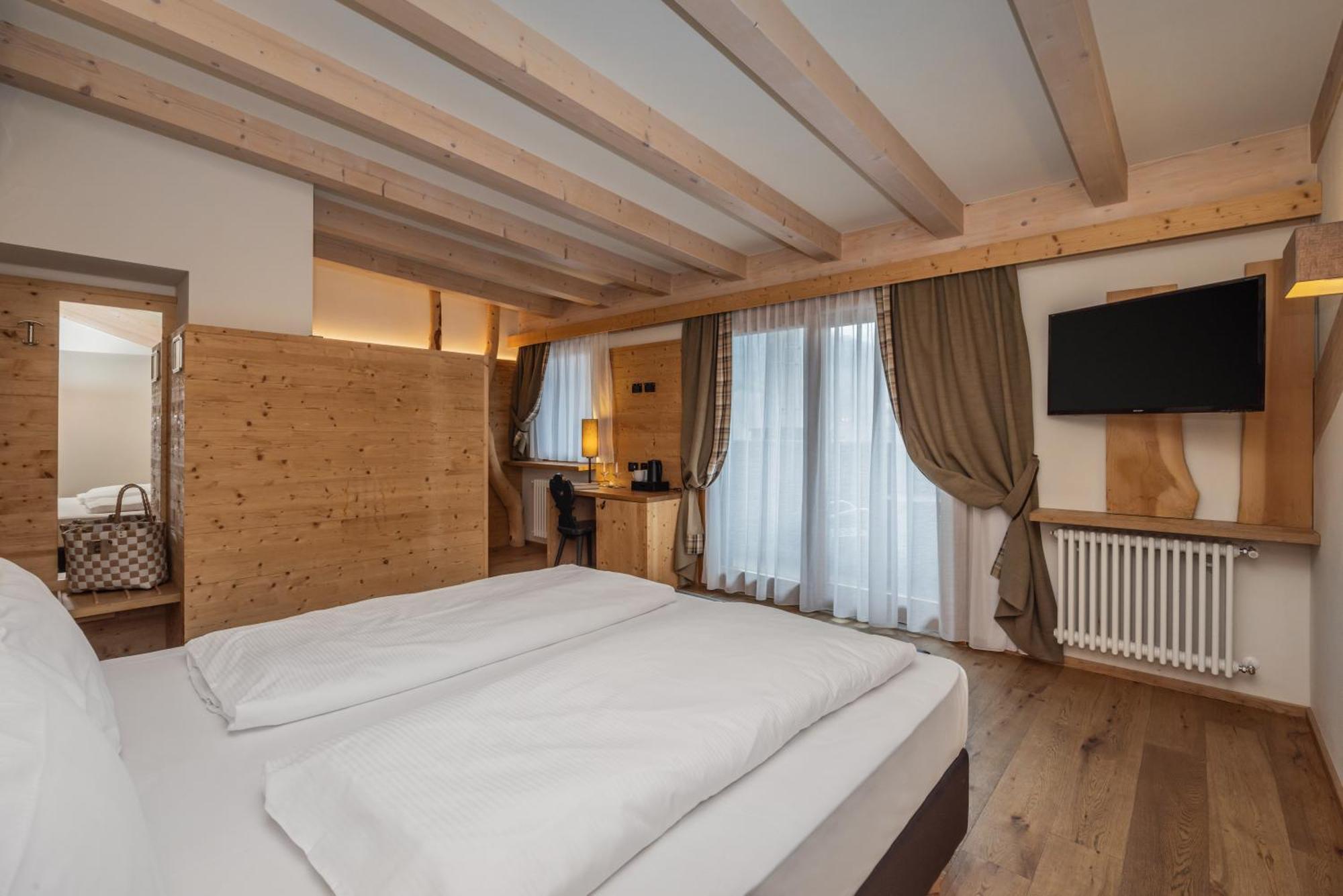 Hotel Ravelli Luxury Spa Медзана Екстериор снимка