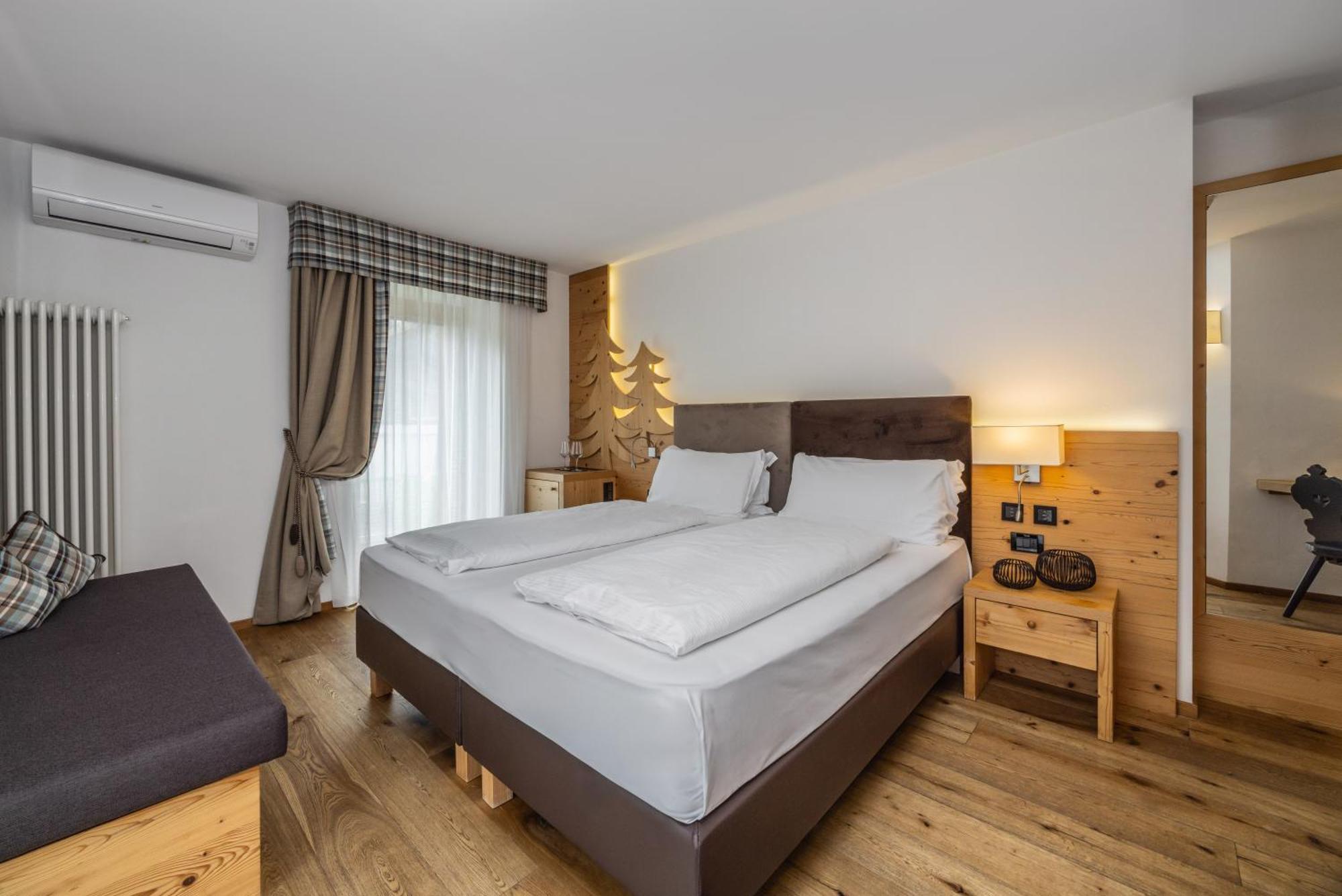 Hotel Ravelli Luxury Spa Медзана Екстериор снимка