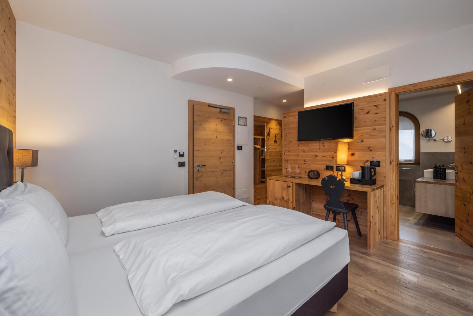 Hotel Ravelli Luxury Spa Медзана Екстериор снимка