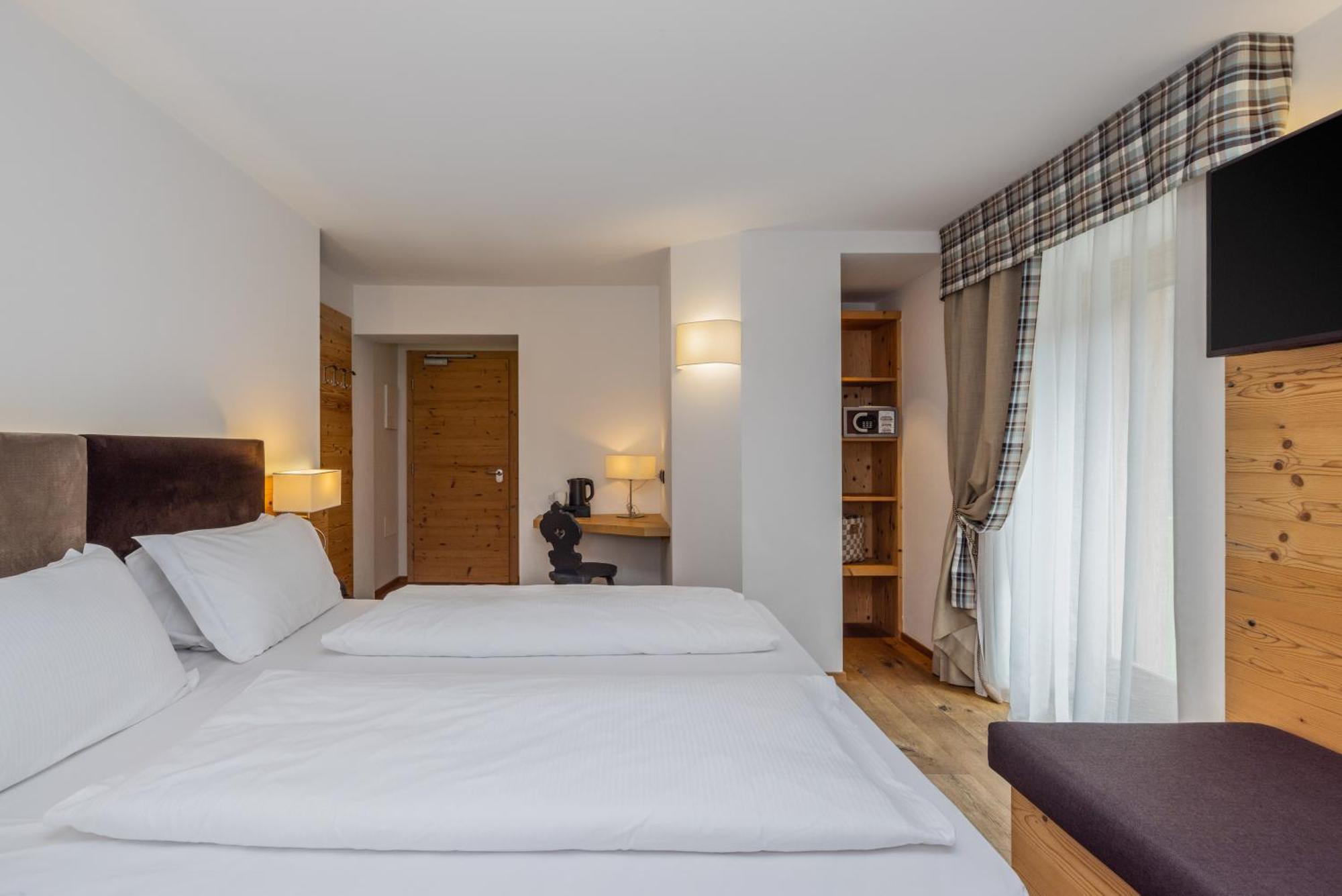Hotel Ravelli Luxury Spa Медзана Екстериор снимка