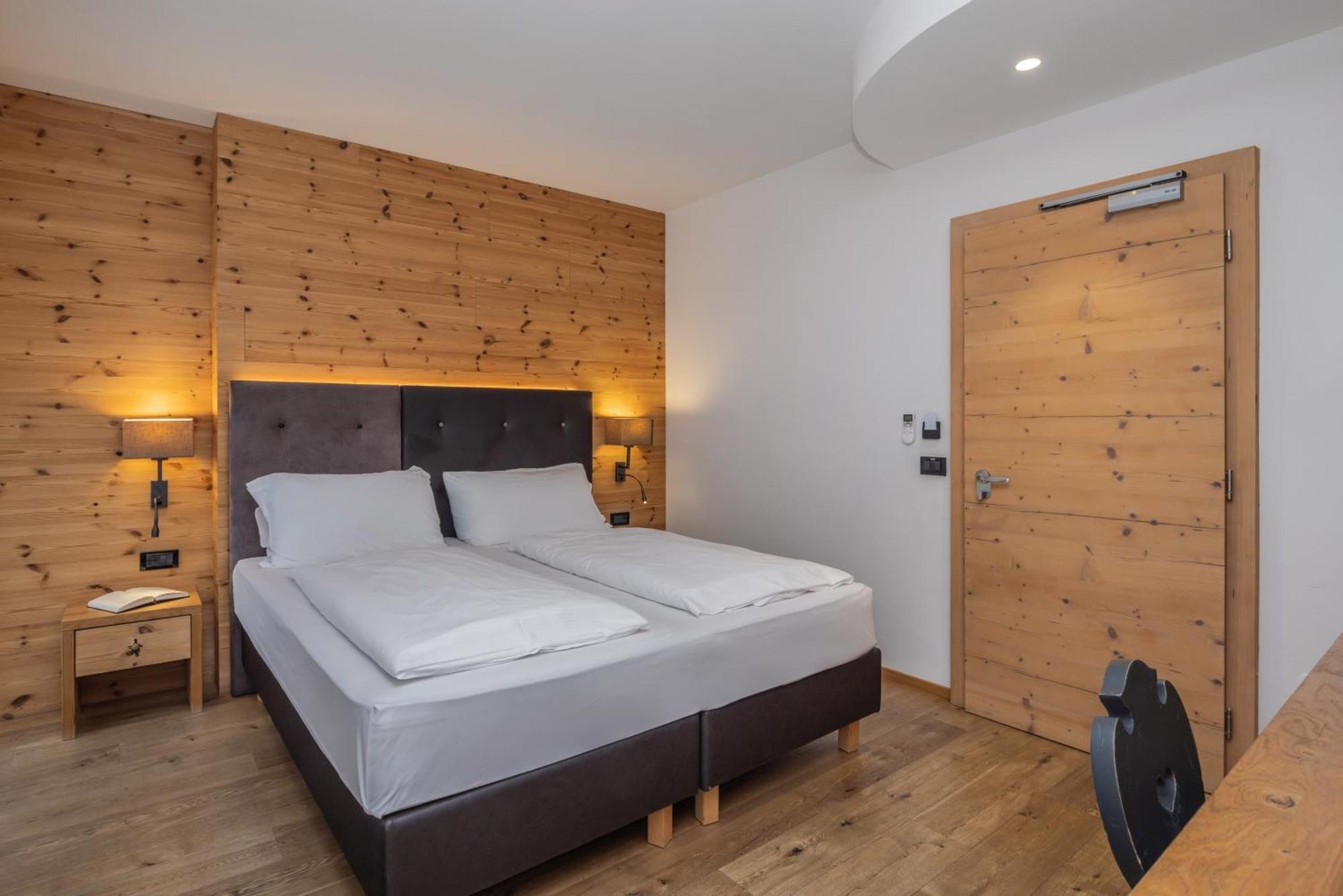 Hotel Ravelli Luxury Spa Медзана Екстериор снимка