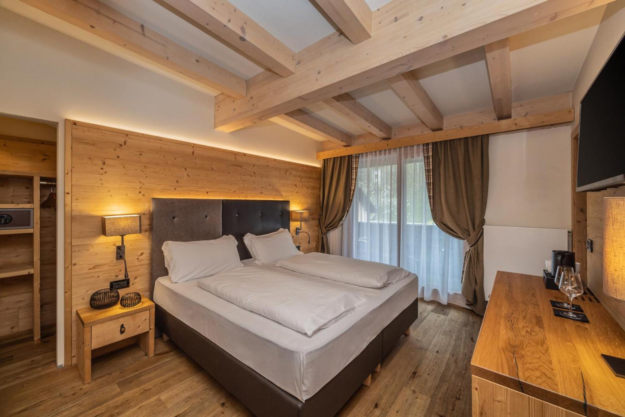 Hotel Ravelli Luxury Spa Медзана Екстериор снимка